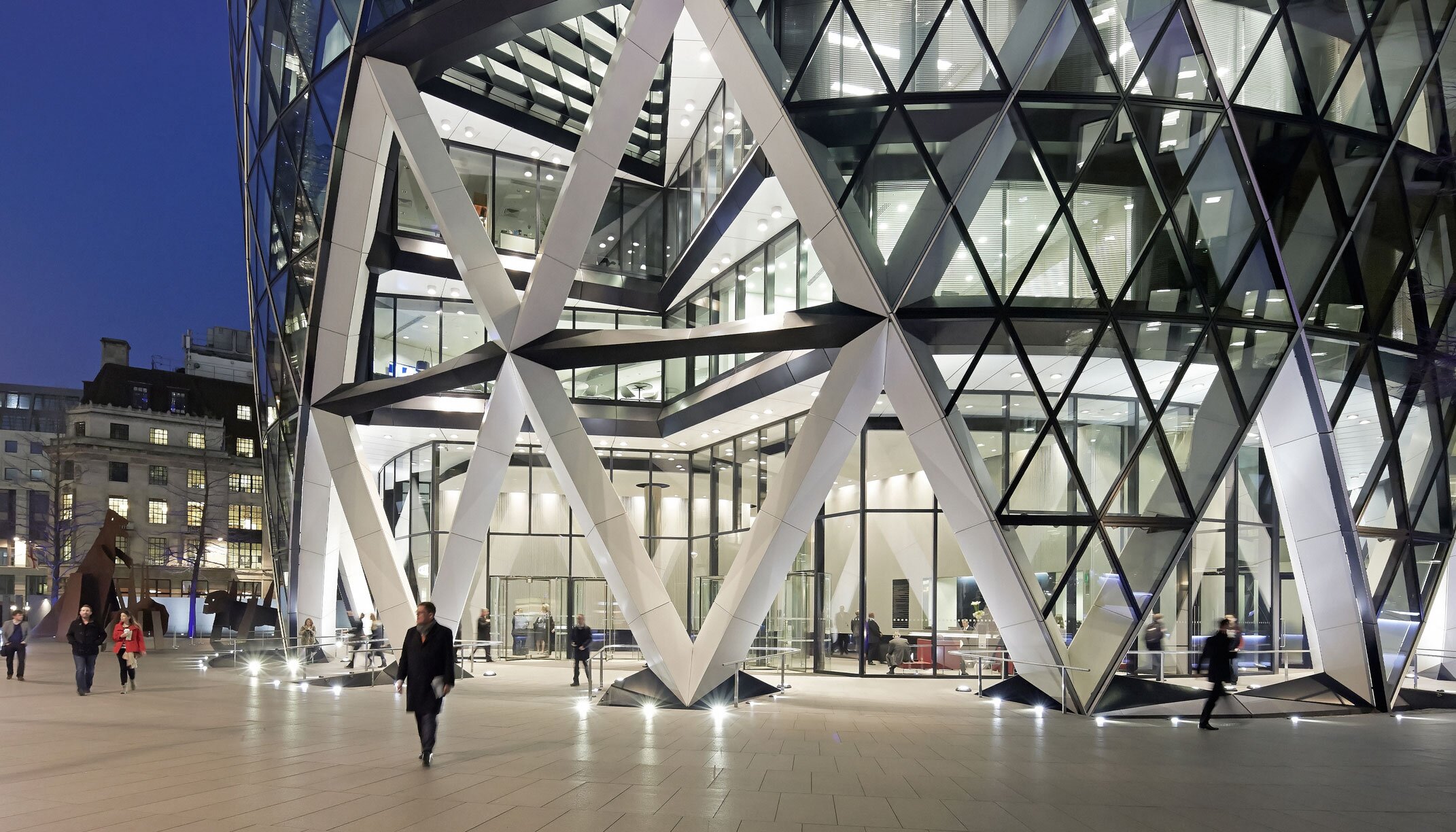 30 St. Mary Axe/The Gherkin: Column cladding by POHL