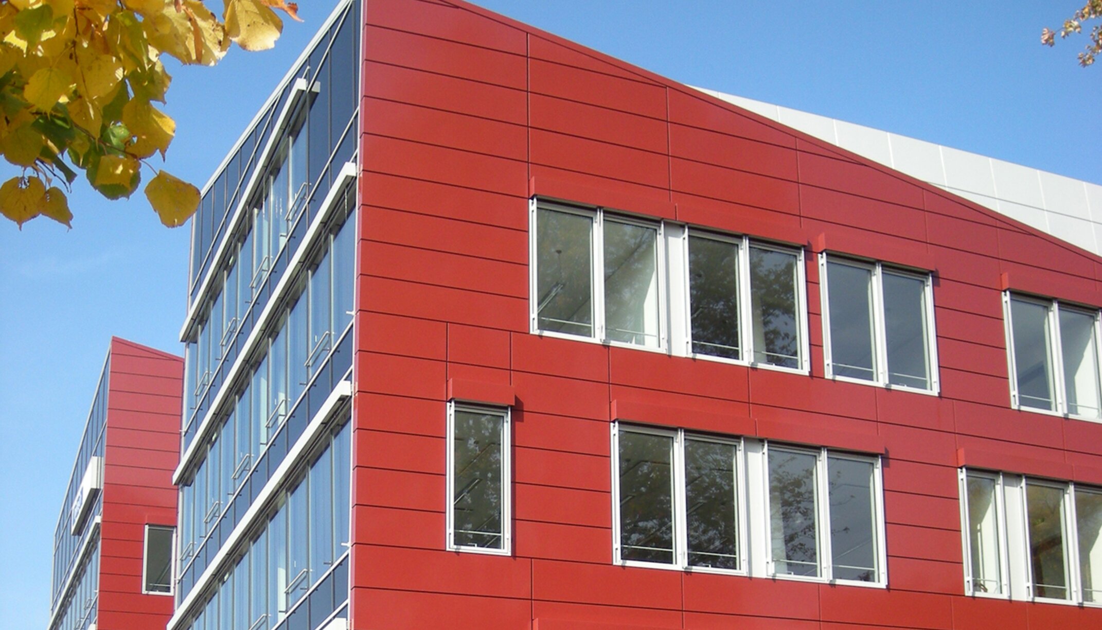 "Grafenberger Höfe"; back ventilated rainsceen facade made of aluminum and stainless steel