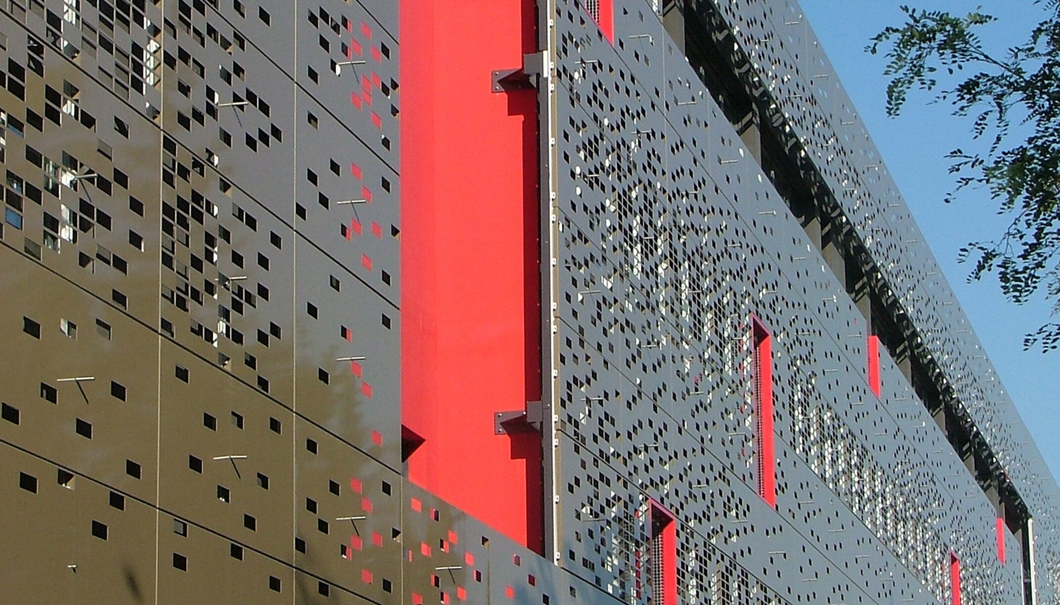 "UPC Klinik Marseille" hinterlüftete Fassade, Aluminium, Marseille