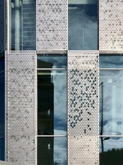 "King's Cross Q1"; rainscreen aluminum facade element