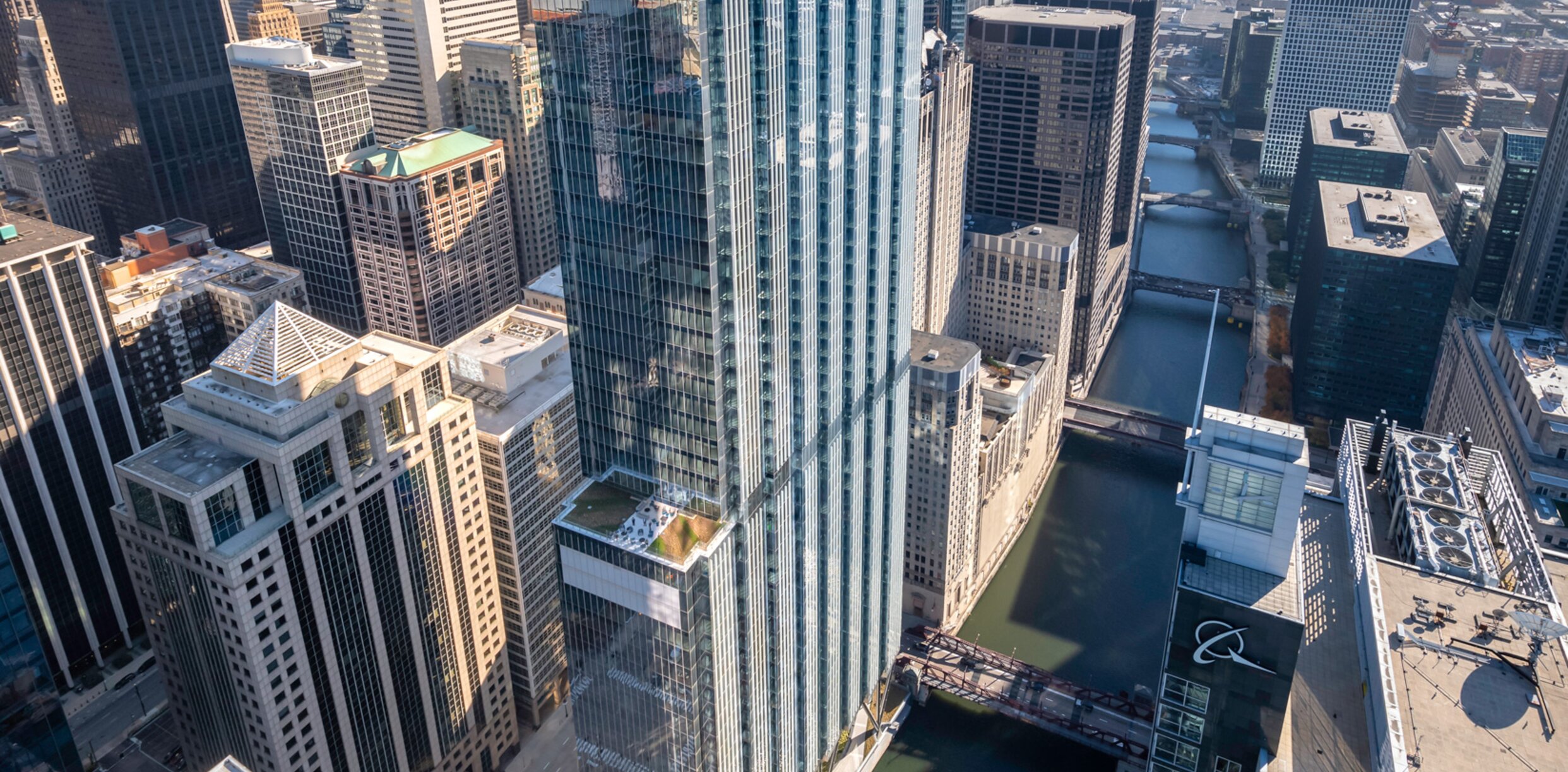 impression picture: facade system"110 North Wacker", Chicago, facade cladding; system used: POHL Europanel | © Nick Ulivieri Photography