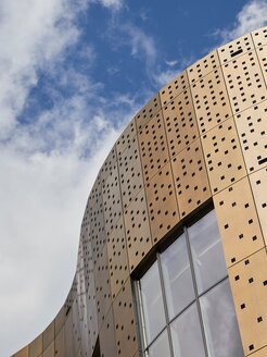 "City Plaza Wuppertal"; POHL Bronze Vibration facade surface | © Valéry Kloubert