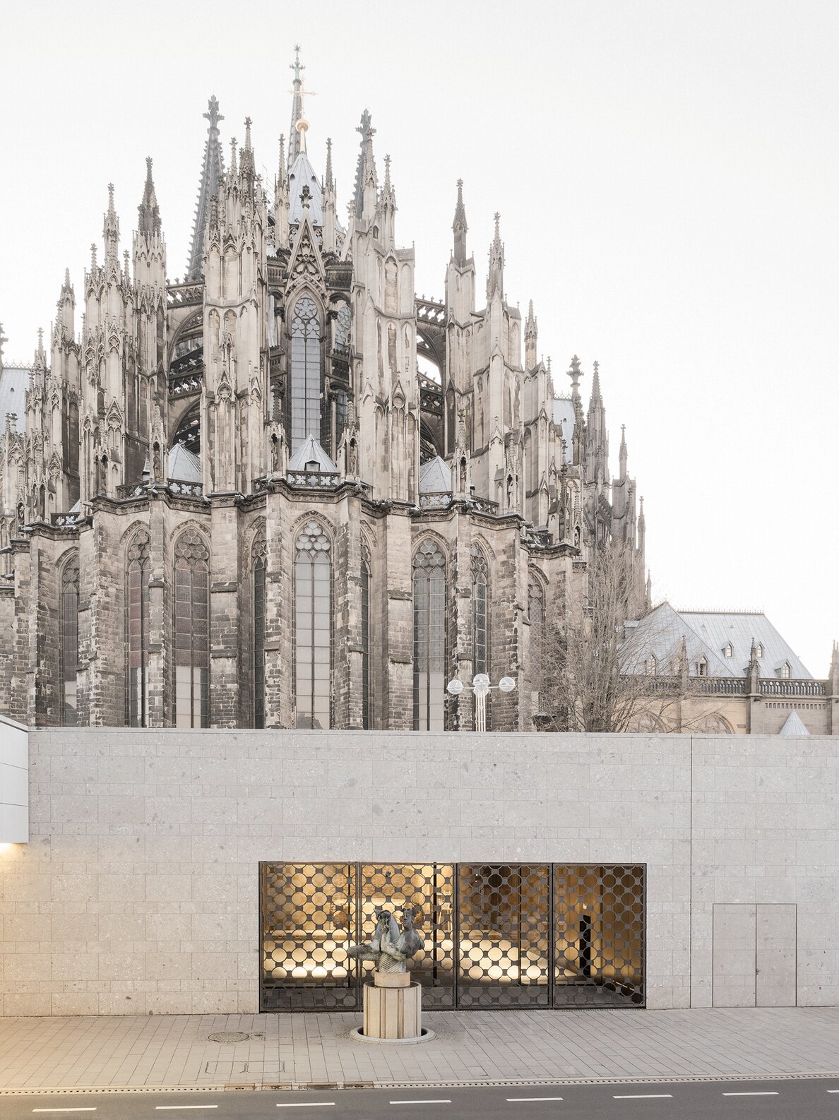 Referenzbild "Baptisterium Köln"; Messingfassade | © Brigida González