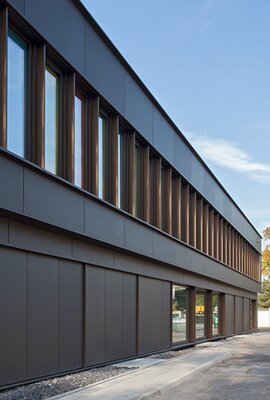 "Gesundheitshaus Kettwig"; Fassadensystem aus Aluminium von POHL Facades | © DEIMEL + WITTMAR Architekturfotografie