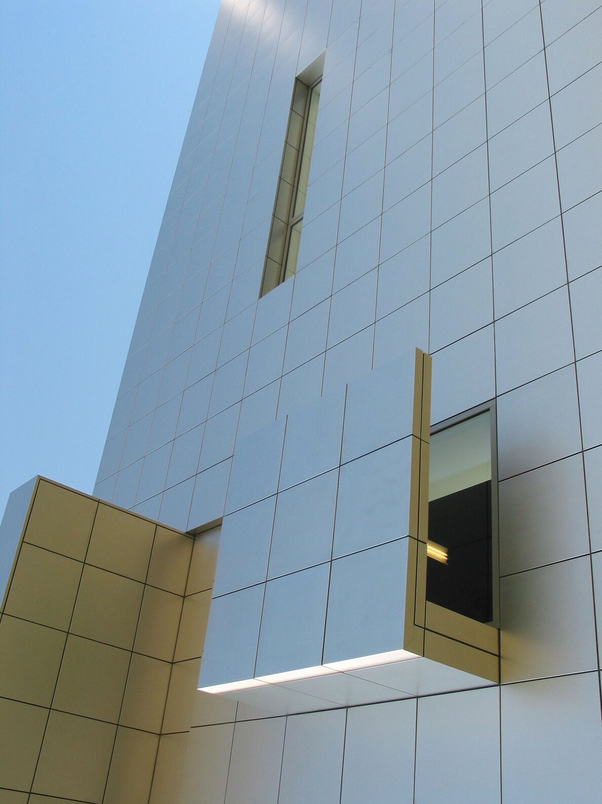 "InterContinental San Francisco"; classy aluminum facade elements
