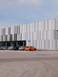 "Maschinenbauschule Ansbach" Fassadenverkleidung aus Aluminium