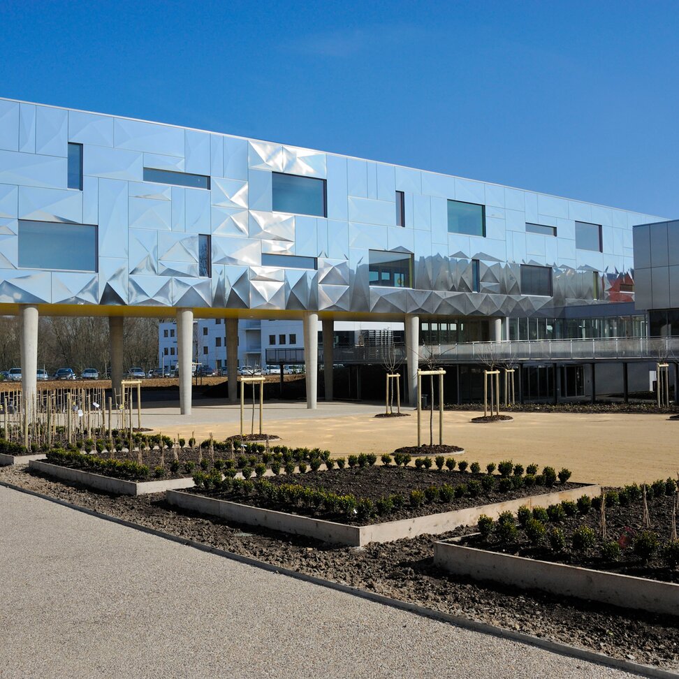 "Hotelfachschule Lycée"; POHL Europanel System aus Edelstahl & Stahl