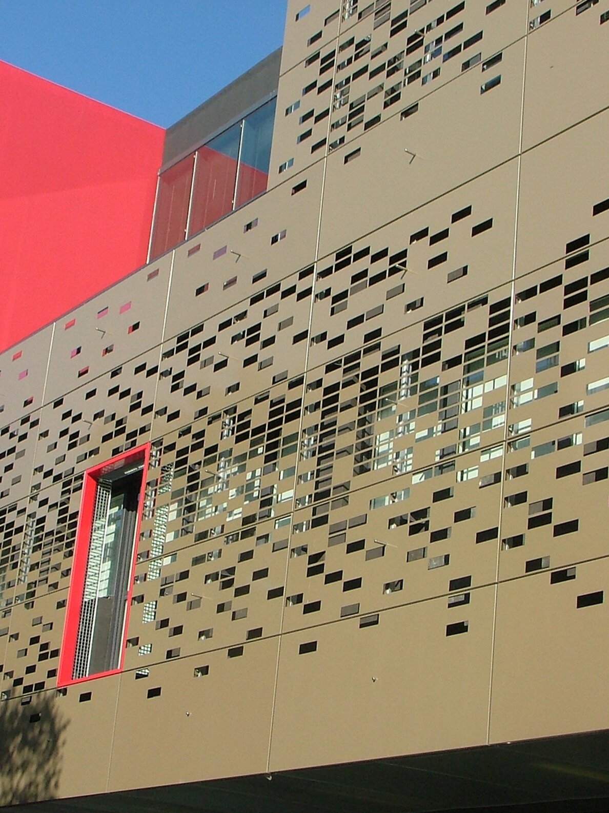 "UPC Klinik Marseille" facade construction aluminium, Marseille