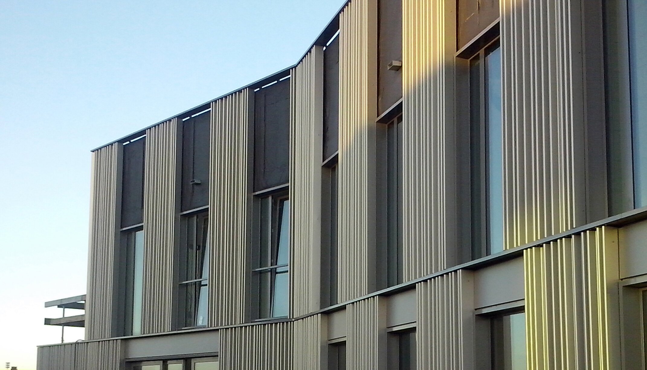 Detailansicht "Cool 63"; sehenswürdiger Fassadendesign aus Aluminium
