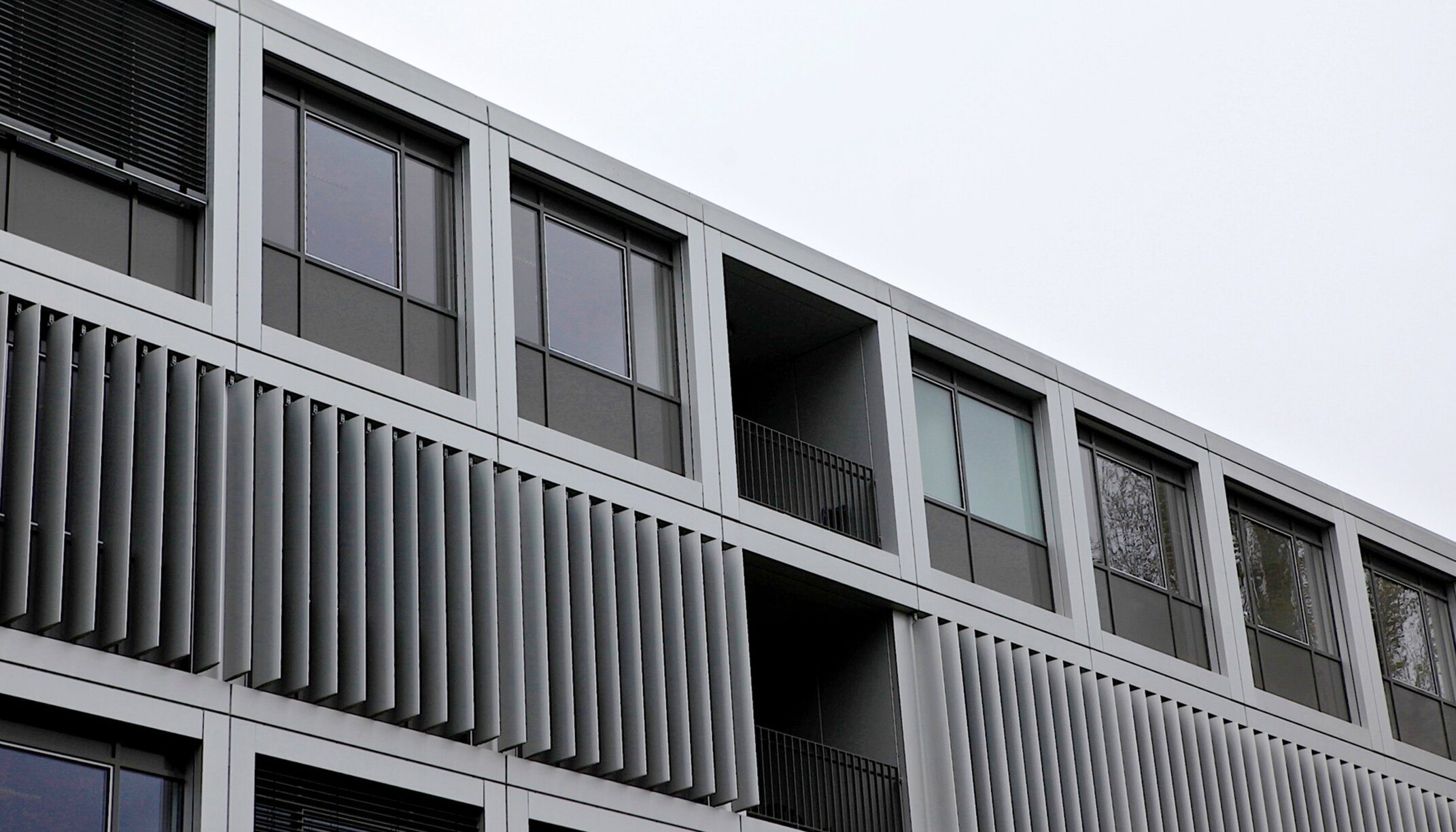 "Technische Universität Darmstadt" vorgehängte hinterlüftete Fassade, Aluminium