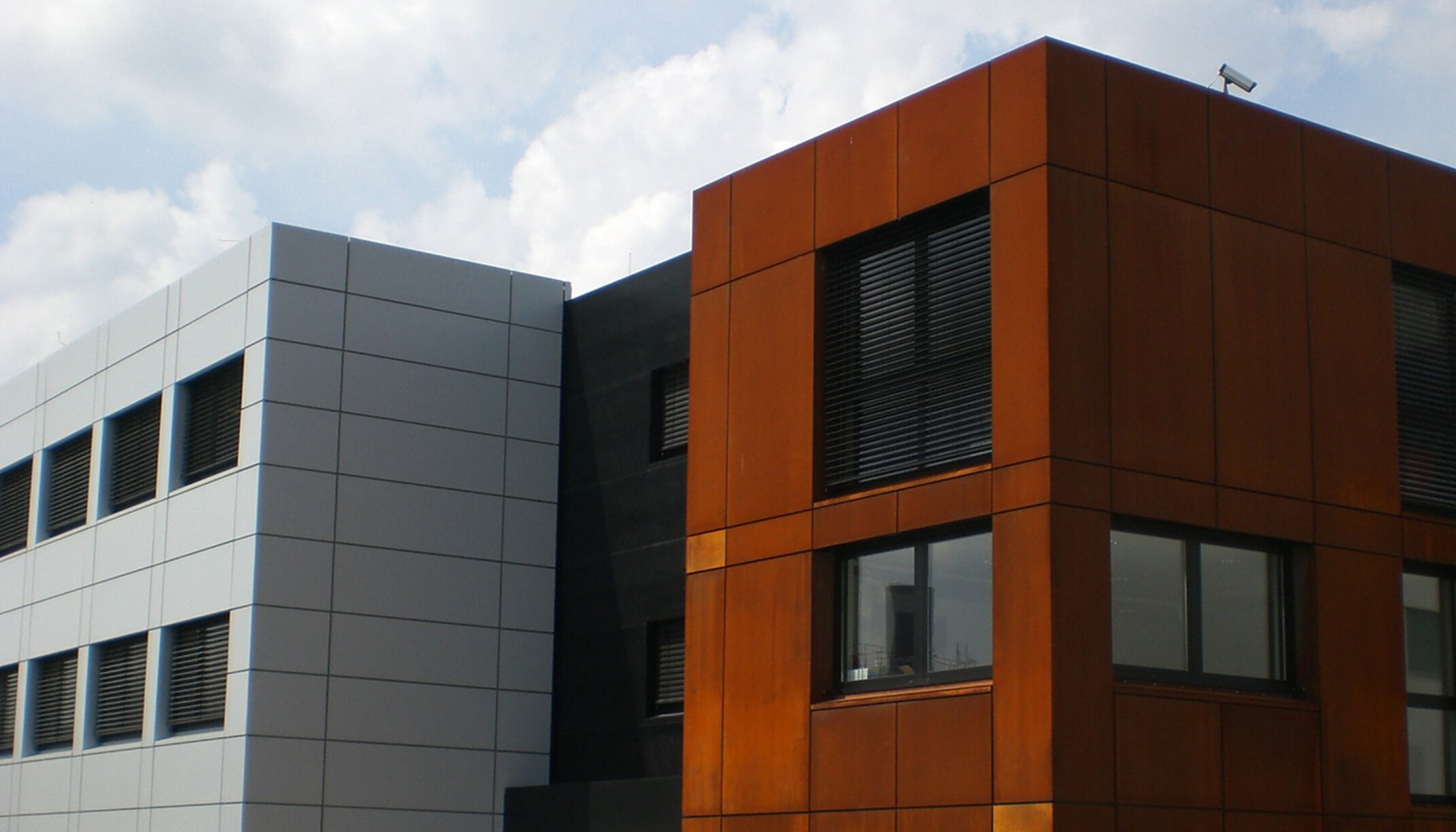"WMV GmbH & Co. KG" vorgehängte Fassade, Aluminium- & Cortenstahl, Deutschland