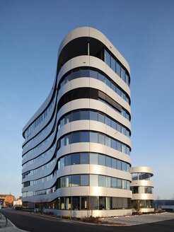 "I Live Tower"; Pulverbeschichtete Aluminium Fassadenoberfläche von POHL