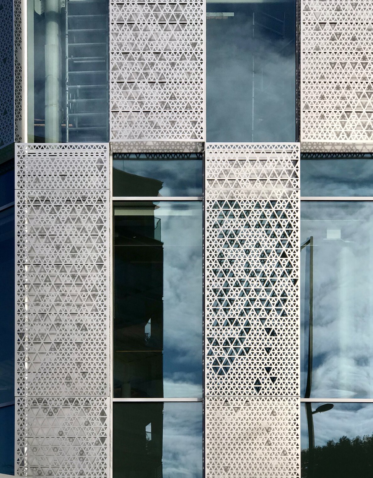 "King's Cross Q1"; rainscreen aluminum facade element