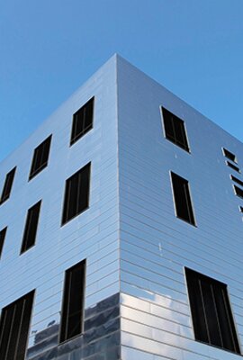 "Forschungszentrum Caeser"; clevere Fassadenpaneele aus Edelstahl | © Manos Meisen Fotografie