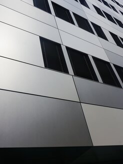 "Casa Altra"; environment-friendly ventilated aluminum facade