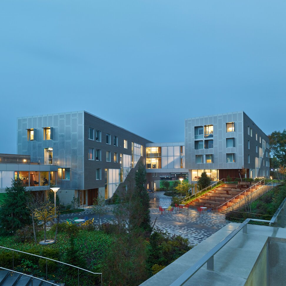 Project image "Amherst College"; elegant aluminum facade cladding | © Timothy Hursley