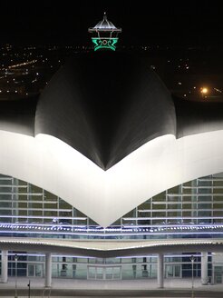 Referenzbild "Ashgabat Airport"; intelligente Fassadensysteme aus Aluminium; System: POHL Europanel