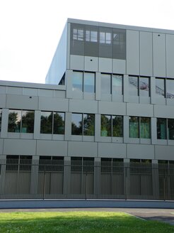 "Britische Botschaft Warschau"; originelle Fassadenlösung