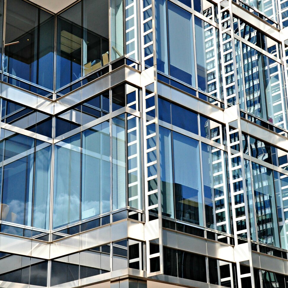 Referenzbild "20th Canada Square"; Fassadenverkleidung alu; Material: Aluminium, Edelstahl