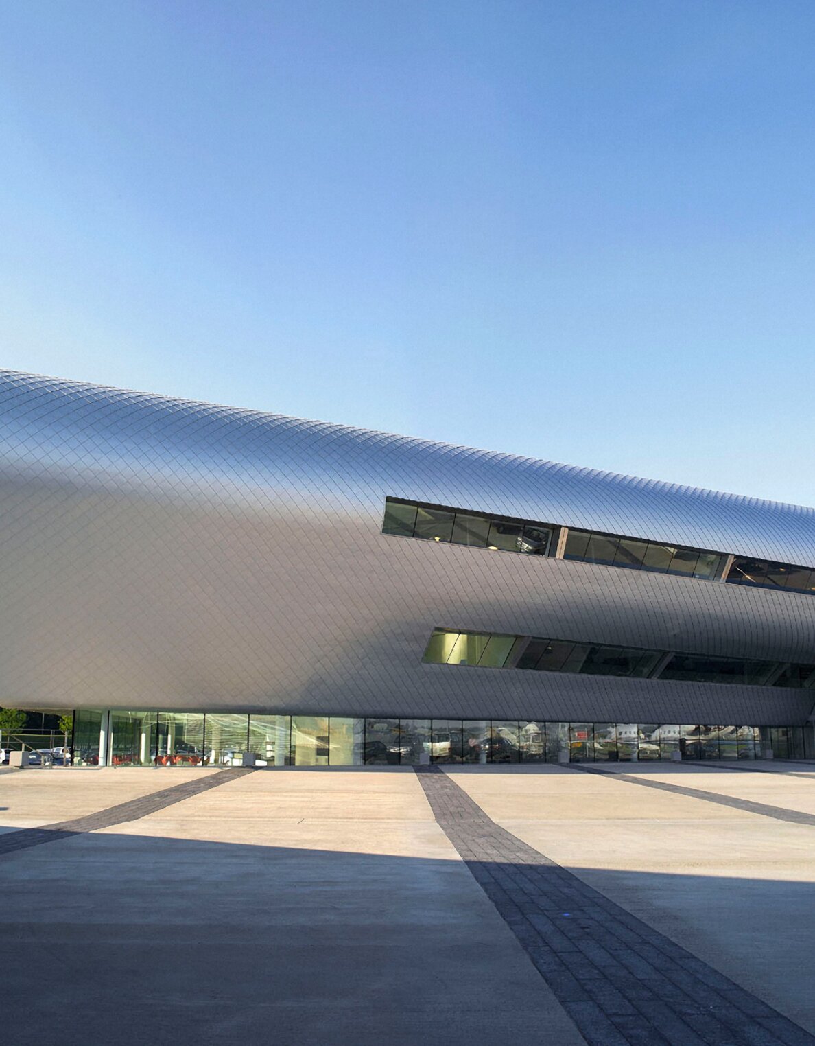 "Farnborough Flughafen"; indivudelle Vorhangfassade aus Aluminium