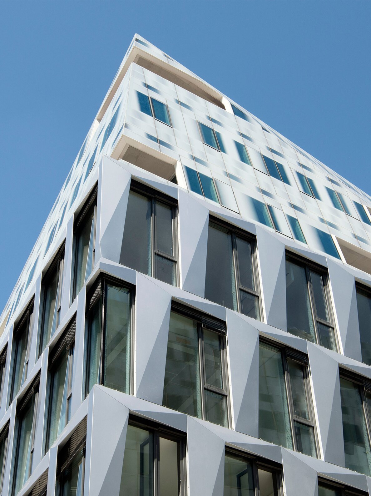 "Dorotheen Quartier"; indivudal PFD-coated aluminum facade surface