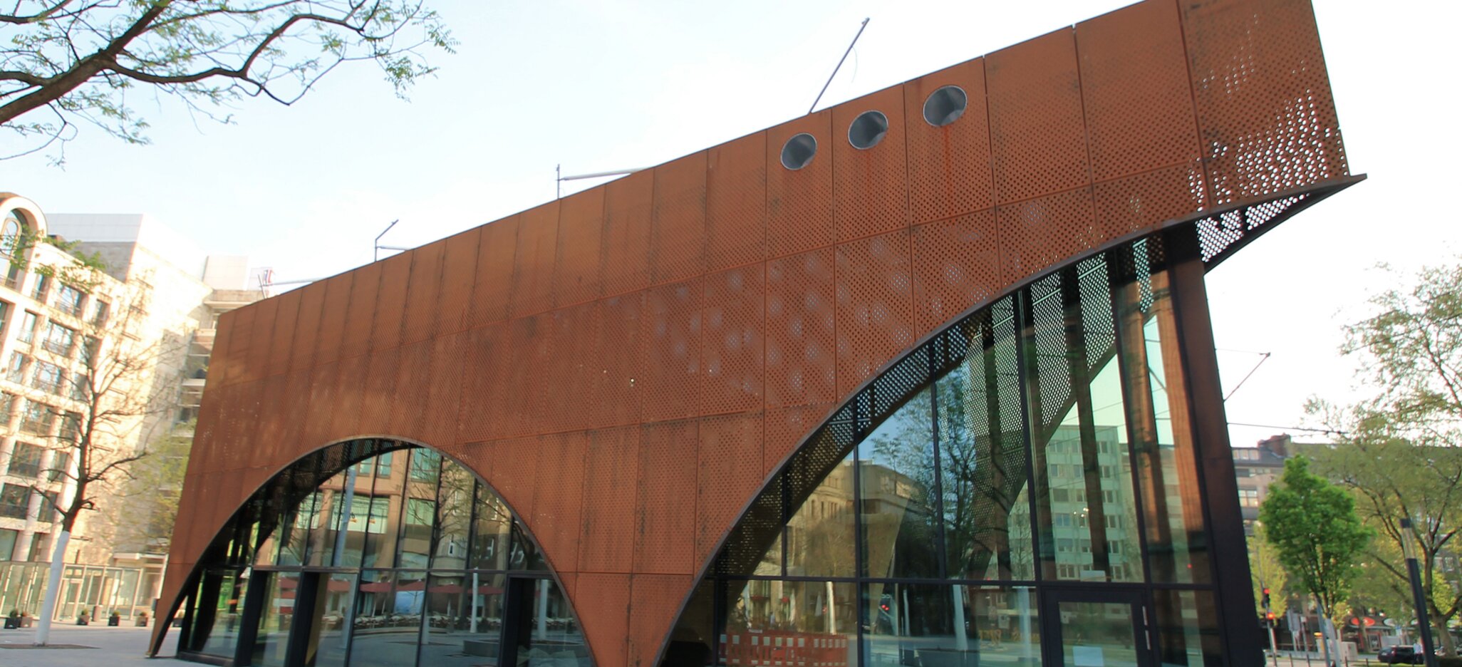 "Gastropavellion Düsseldorf"; Weathering steel individual facade | © POHL Metal Systems GmbH