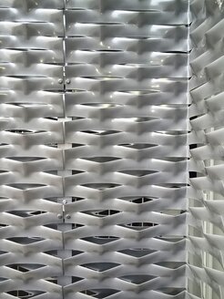 "Kaicenter Düsseldorf"; innovativ aluminum expanded metal facade