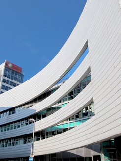 "Kaicenter Düsseldorf"; überragende Fassadentechnik von POHL Facades | © Manos Meisen Fotografie