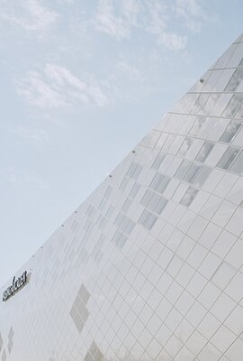 "Pasing Arcaden" Fassadenverkleidung aus Aluminium, München | © Brigida González