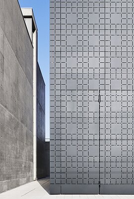 "Pelletsilo Luxenergie" hinterlüftete Fassade, Aluminium, Luxemburg | © Lukas Roth Architekturfotografie