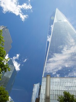 "One World Trade Center" facade cladding stainless steel, New York City | © Valéry Kloubert